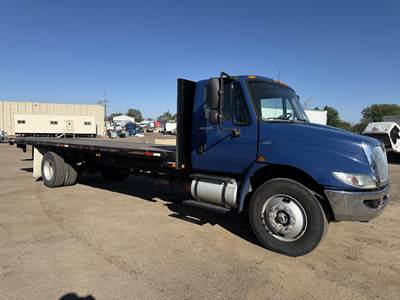 International DuraStar 4300 26 ft Flatbed Truck - 215HP, 6 Speed Manual