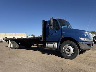 International DuraStar 4300 26 ft Flatbed Truck - 215HP, 6 Speed Manual