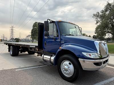 International DuraStar 4300 26 ft Flatbed Truck - 215HP, 6 Speed Manual