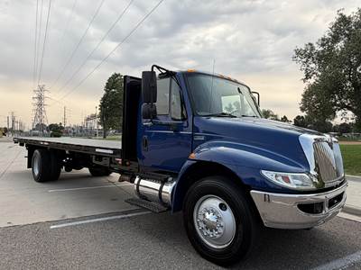 International DuraStar 4300 26 ft Flatbed Truck - 215HP, 6 Speed Manual