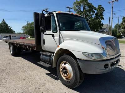 International DuraStar 4300 24 ft Flatbed Truck - 6 Speed Manual