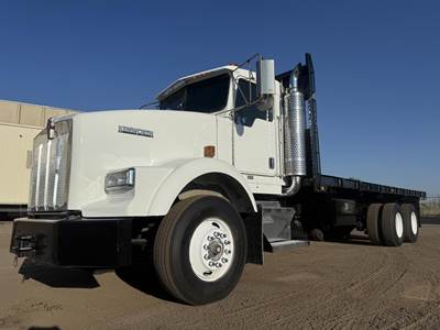 Kenworth T800 Tandem Axle Flatbed Truck - 10 Speed Manual
