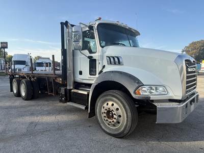 Mack Granite GU533 Tandem Axle Flatbed Truck - 345HP, 6 Speed Allison Rds Automatic