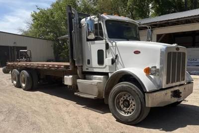 Peterbilt 365 24 ft Flatbed Truck - 425HP, 10 Speed Manual