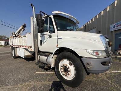International DuraStar 4300 Mechanic / Service Truck - Automatic
