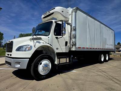 Freightliner M2 106 26 ft Refrigerated Truck - Automatic, Thermo King, Liftgate