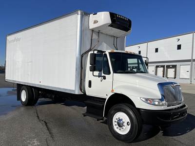 International DuraStar 4300 24 ft Refrigerated Truck - 6 Speed Automatic, Carrier
