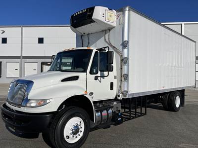 International DuraStar 4300 24 ft Refrigerated Truck - 6 Speed Automatic, Carrier