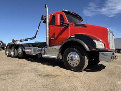 Kenworth T880 Tri Axle Roll Off Truck - Paccar, 455HP, 3 Speed Automatic