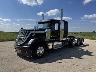 International LoneStar Sleeper Semi Truck - Flat Top Sleeper, Cummins 605HP, 18 Speed Manual