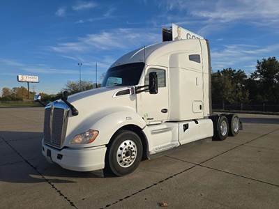 Kenworth T680 Sleeper Semi Truck - Raised Roof Sleeper, Cummins 450HP, 12 Speed Endurant Amt