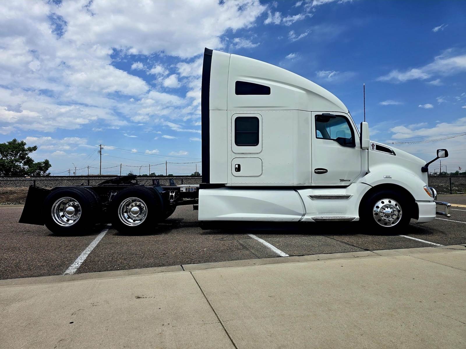 2021 Kenworth T680 Sleeper Semi Truck - 76