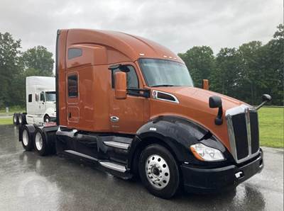 Kenworth T680 Sleeper Semi Truck - Raised Roof Sleeper, Paccar 510HP, 10 Speed Manual