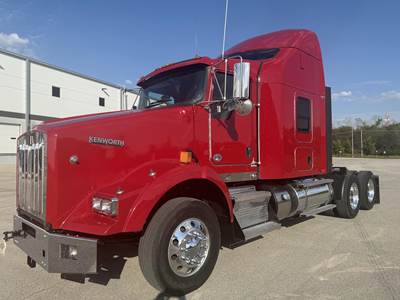 Kenworth T800 Sleeper Semi Truck - 72" Mid Roof Sleeper, Cummins 450HP, 13 Speed Manual
