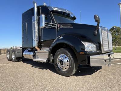 Kenworth T880 Sleeper Semi Truck - 76" Mid Roof Sleeper, Cummins 450HP, 12 Speed Endurant Amt