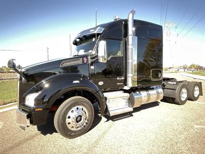 Kenworth T880 Sleeper Semi Truck - 76" Mid Roof Sleeper, Cummins 450HP, 12 Speed Endurant Amt