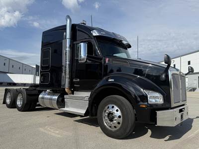 Kenworth T880 Sleeper Semi Truck - 76" Mid Roof Sleeper, Cummins 450HP, 12 Speed Endurant Amt
