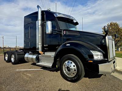 Kenworth T880 Sleeper Semi Truck - 76" Mid Roof Sleeper, Cummins 450HP, 12 Speed Endurant Amt
