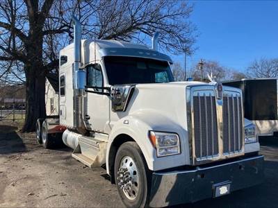 Kenworth W990 Sleeper Semi Truck - 75" Mid Roof Sleeper, Cummins 565HP, 18 Speed Amt