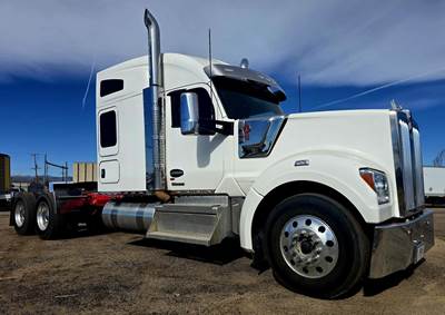 Kenworth W990 Sleeper Semi Truck - 75" Mid Roof Sleeper, Cummins 565HP, 18 Speed Automatic