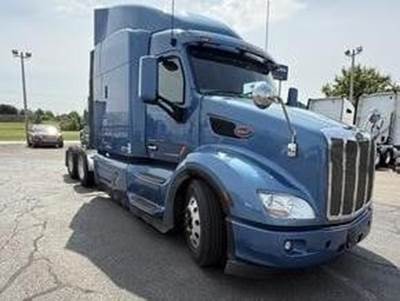 Peterbilt 579 Sleeper Semi Truck - 72" Mid Roof Sleeper, Paccar 430HP, 12 Speed Amt