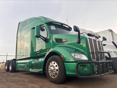 Peterbilt 579 Sleeper Semi Truck - Raised Roof Sleeper, Paccar 455HP, 12 Speed Automatic