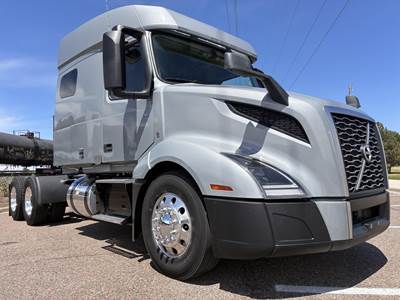Volvo VNL64T740 Sleeper Semi Truck - 70" Mid Roof Sleeper, D13 425HP, 12 Speed I Shift Automatic