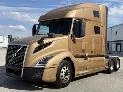 Volvo VNL64T760 Sleeper Semi Truck - Raised Roof Sleeper, D13 425HP, 12 Speed I Shift Automatic