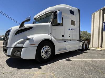 Volvo VNL64T760 Sleeper Semi Truck - Raised Roof Sleeper, D13 455HP, 12 Speed Automatic