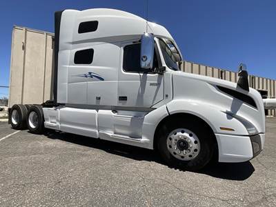 Volvo VNL64T760 Sleeper Semi Truck - Raised Roof Sleeper, D13 455HP, 12 Speed Automatic