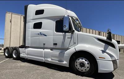 Volvo VNL64T760 Sleeper Semi Truck - Raised Roof Sleeper, D13 455HP, 12 Speed Automatic