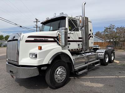 Western Star 4900 Sleeper Semi Truck - Flat Top Sleeper, Detroit 550HP, 18 Speed Manual