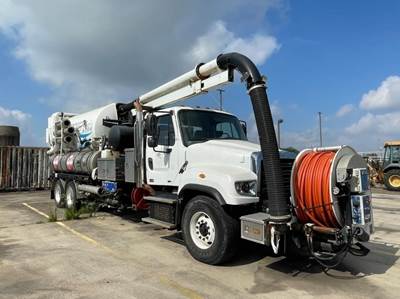 Freightliner 114SD Tandem Axle Vacuum Truck - Detroit, 435HP, 6 Speed Allison Rds Automatic