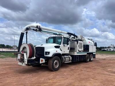 Freightliner 114SD Tandem Axle Vacuum Truck - Cummins