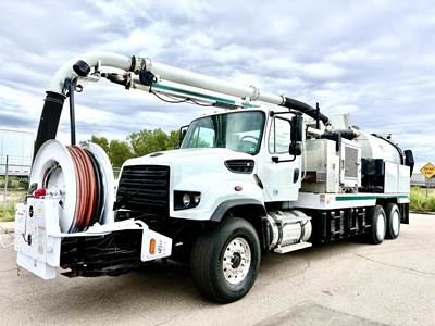 Freightliner 114SD Tandem Axle Vacuum Truck - Cummins
