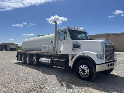 Freightliner Coronado 122 SD Quad Axle Vacuum Truck - Cummins, 505HP, 18 Speed Automatic