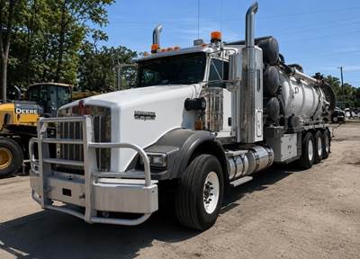 Kenworth T800 Tri Axle Vacuum Truck - Cummins, 525HP, 18 Speed Manual
