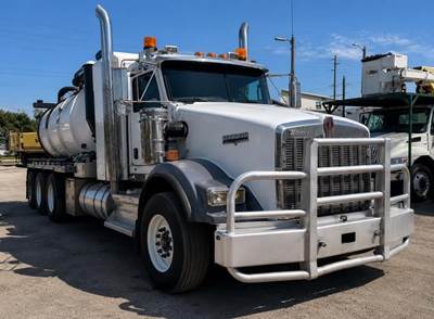 Kenworth T800 Tri Axle Vacuum Truck - Cummins, 525HP, 18 Speed Manual