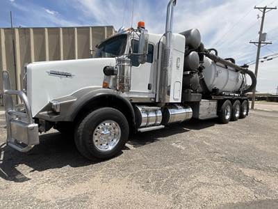 Kenworth T800 Tri Axle Vacuum Truck - Cummins, 525HP, 18 Speed Manual