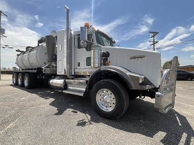 Kenworth T800 Tri Axle Vacuum Truck - Cummins, 525HP, 18 Speed Manual