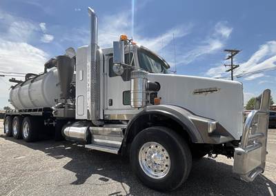 Kenworth T800 Tri Axle Vacuum Truck - Cummins, 525HP, 18 Speed Manual
