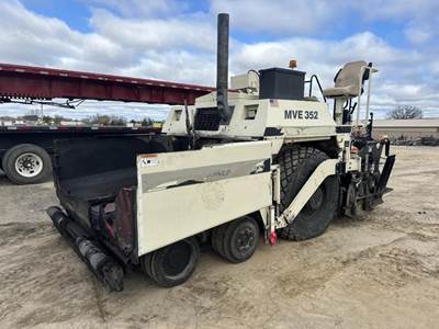 Cedarapids CR352 Asphalt Paver