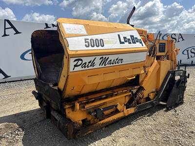 LeeBoy L5000T Asphalt Paver