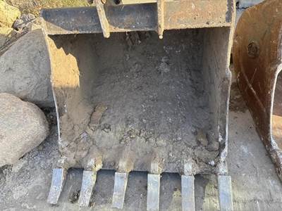 LocAtiOn: IowA City, IA Approx 36" Wide, Sellers Notes:" WAs Used On A BobcAt