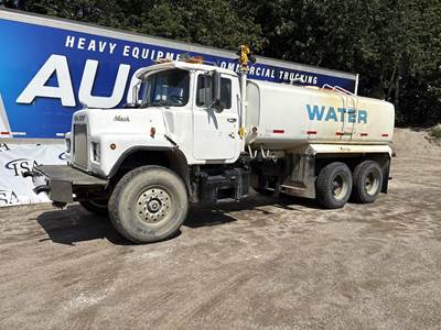 Mack DM685S