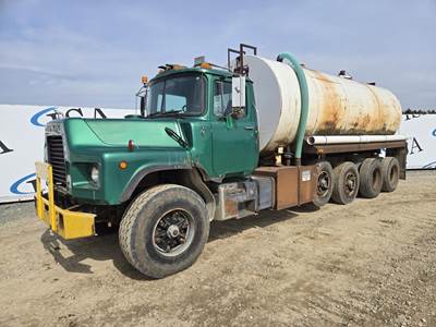 Mack EM7-300 Turbo Diesel Engine, Maxitorque 7 Speed Manual Transmission, Air