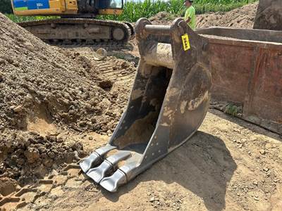 Location: Sun Prairie, Wifits Lot: 2848 John Deere 350GLC Excavator Inspection