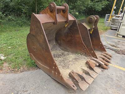 Location: Brookfield, Wifits JCB JS220 Excavator, Approx. 80mm Pin Widths