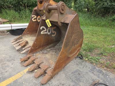 Location: Brookfield, Wifits JCB JS220 Excavator, Approx. 80mm Pin Widths