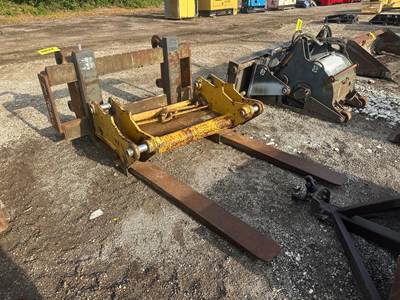 Location: Lannon, Wi Location: Lannon, WiFits Caterpillar 966C, Quick Coupler